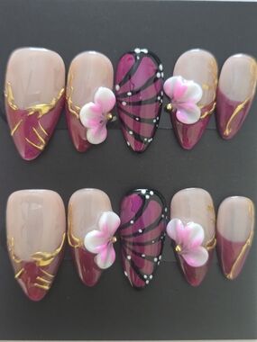 Hand Crafted Magenta Floral Ombre Press-On Nails with Gold Detail
